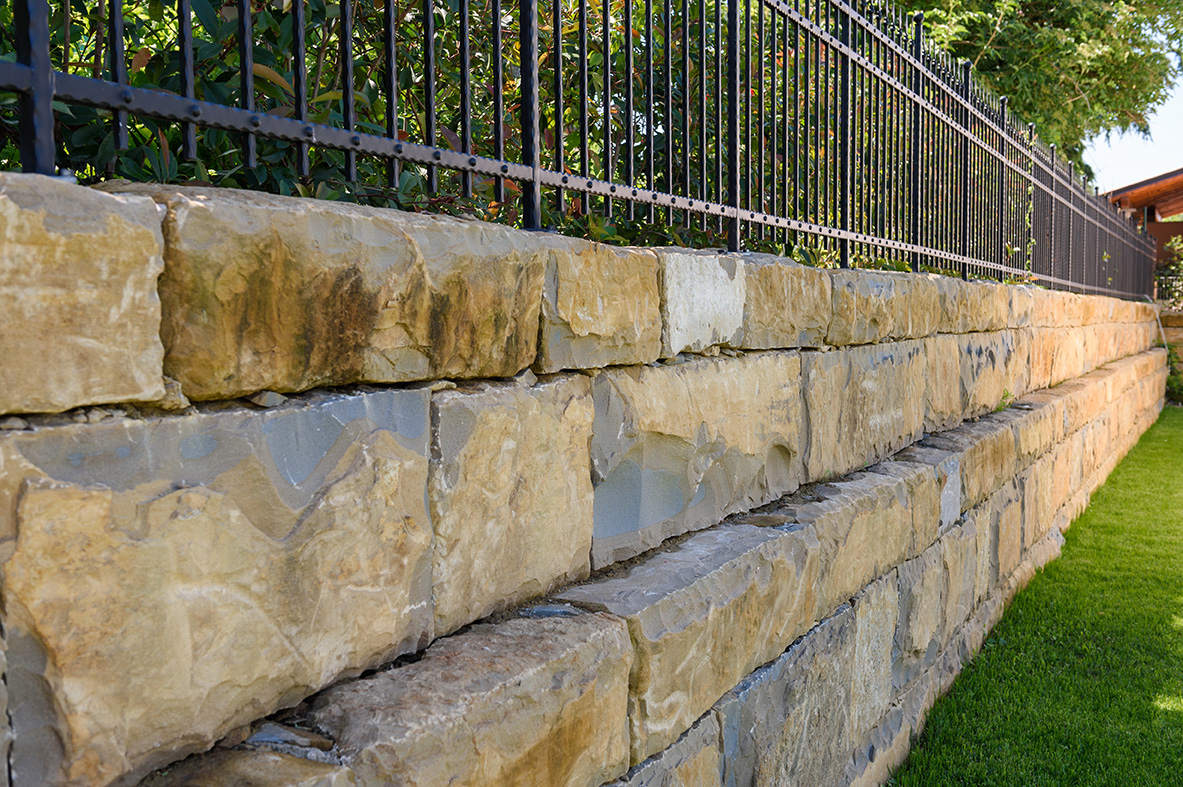 Retaining wall